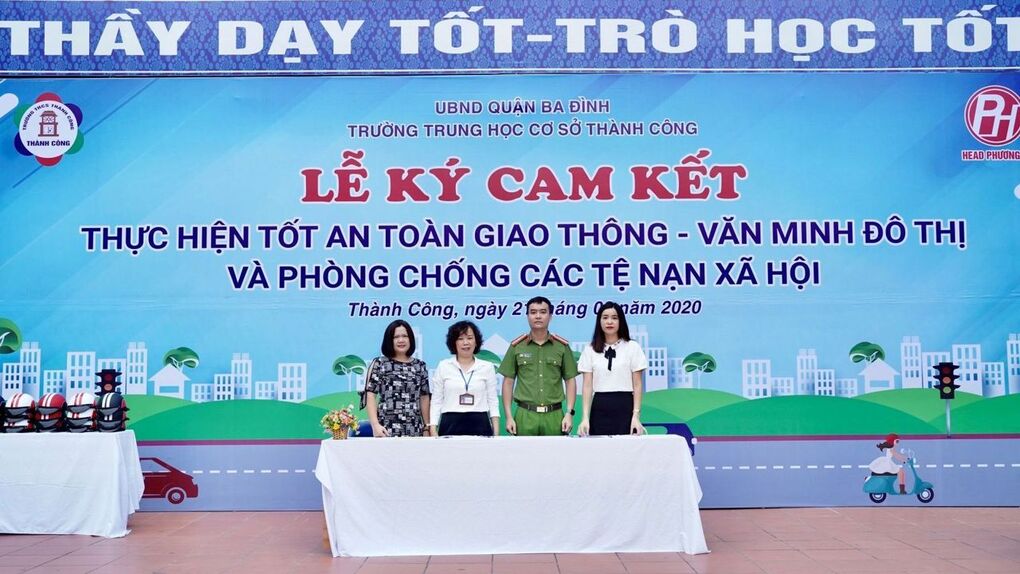 Trường THCS Thành Công tổ chức lễ kí cam kết  thực hiện an toàn giao thông- văn minh đô thị và phòng chống tệ nạn xã hội