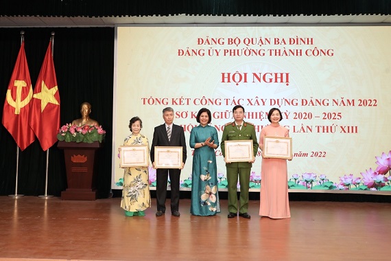 Chi bộ trường THCS Thành Công với  “Hội nghị tổng kết xây dựng Đảng năm 2022 và sơ kết giữa nhiệm kì 2022 – 2025 Đại hội Đảng bộ Phường lần thứ XIII”