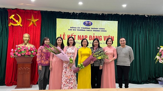 Trường THCS Thành Công tổ chức Lễ kết nạp Đảng viên mới