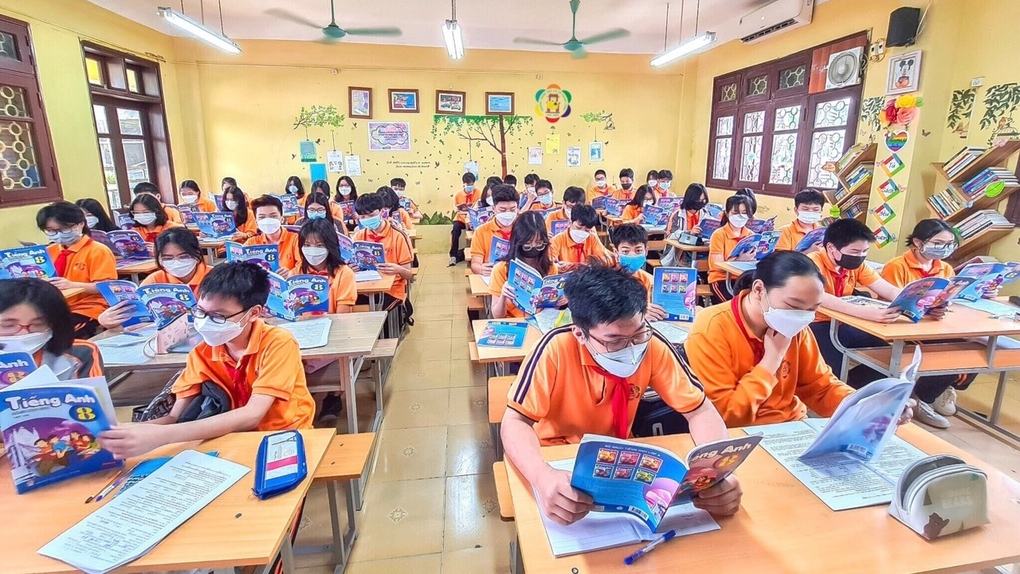 Chúng em với sách - sách với chúng em.