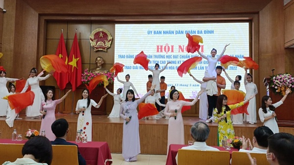 Trường THCS Thành Công với hội nghị khen thưởng của UBND quận Ba Đình.