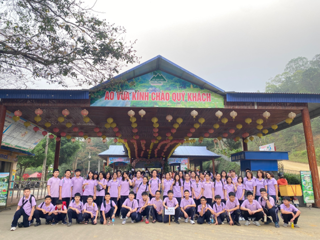 Một ngày học tập và trải nghiệm lí thú của lớp 6A2 tại khu du lịch Ao Vua