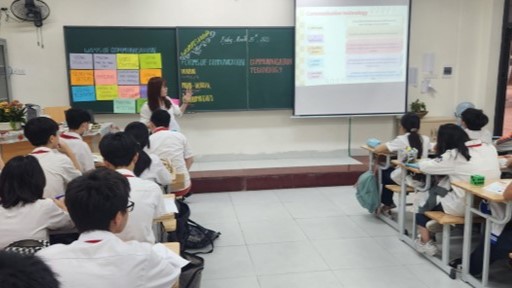 “Đột nhập” vào “ trường quay” English workshop 8A5