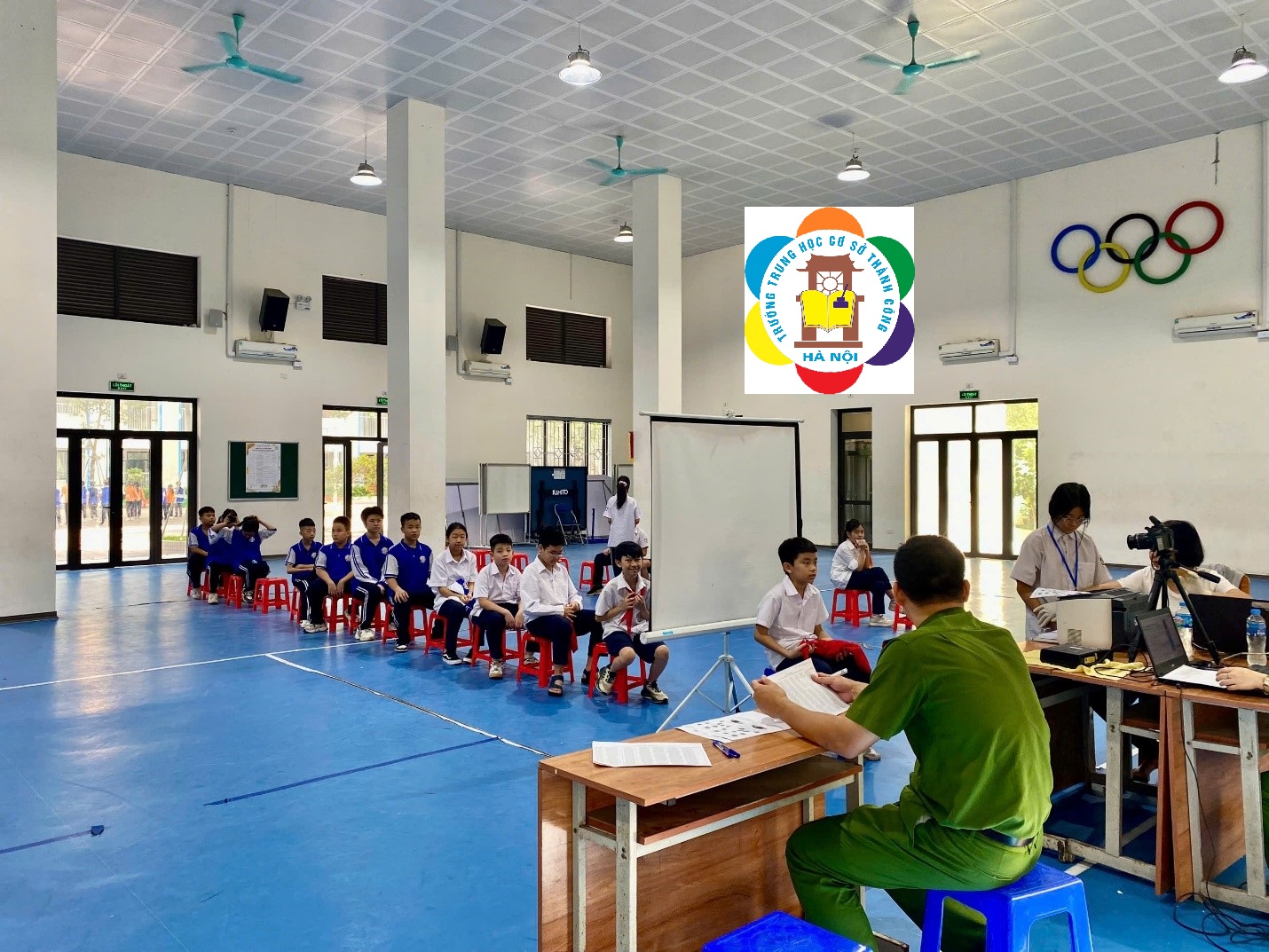 Công an phường Thành Công phối hợp trường THCS Thành Công triển khai cấp căn cước cho học sinh