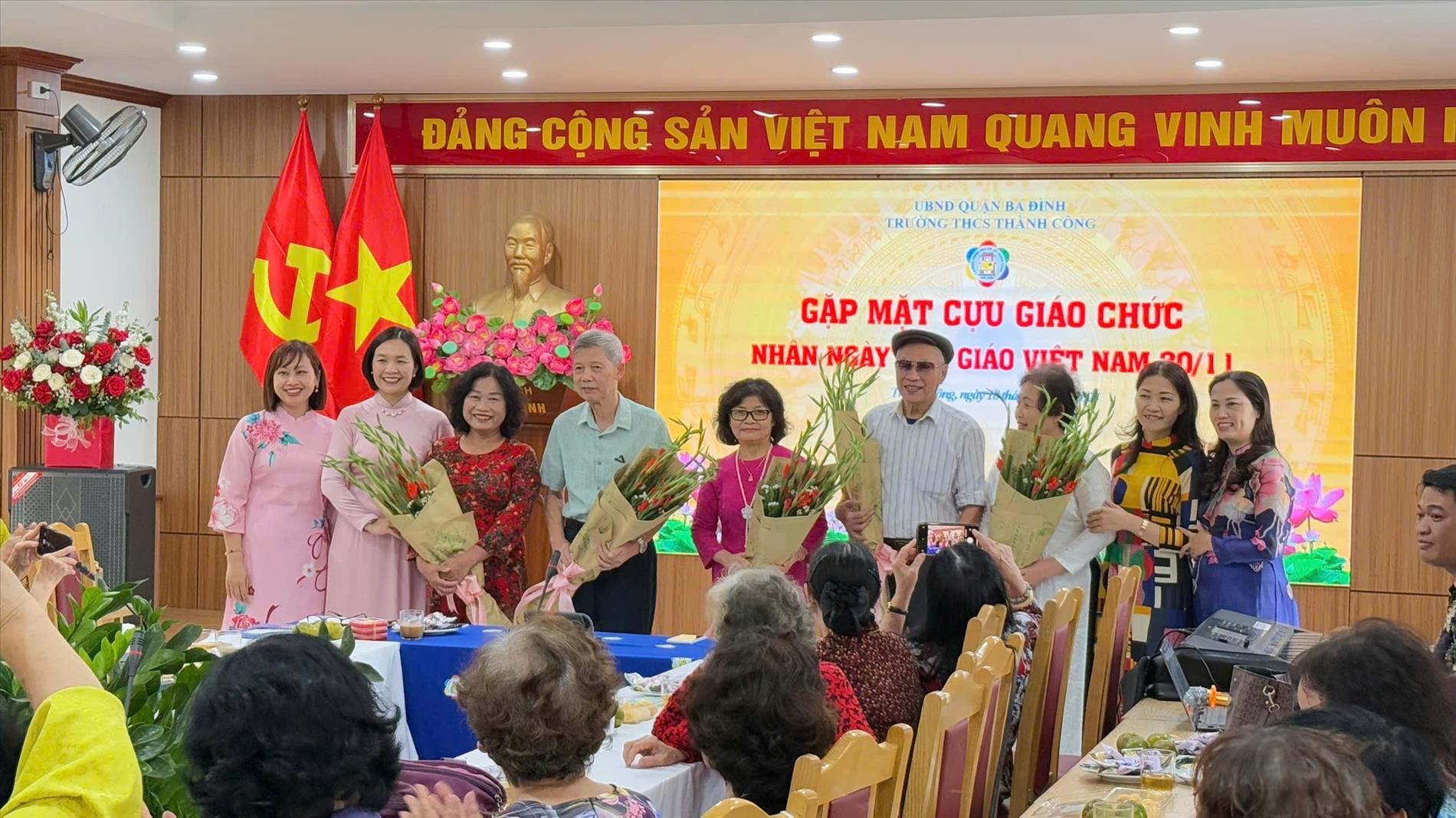 Gặp mặt cựu giáo chức nhân ngày 20/11, trường THCS Thành Công tiếp nối truyền thống biết ơn các thế hệ đi trước