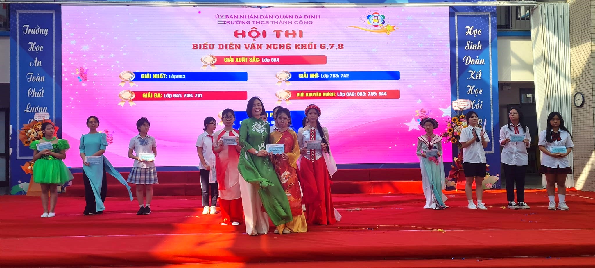Giải Xuất sắc văn nghệ chào mừng ngày Nhà giáo Việt Nam – Món quà đặc biệt của chi đội 8A4 dành tặng thầy cô