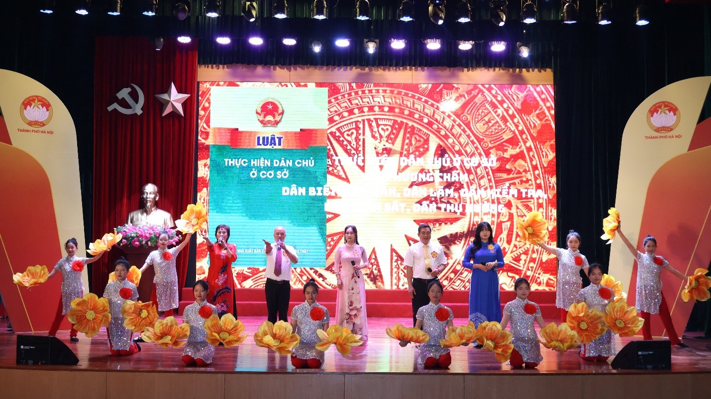 Trường THCS Thành Công tham gia biểu diễn văn nghệ chương trình “Tìm hiểu luật thực hiện dân chủ ở cơ sở”