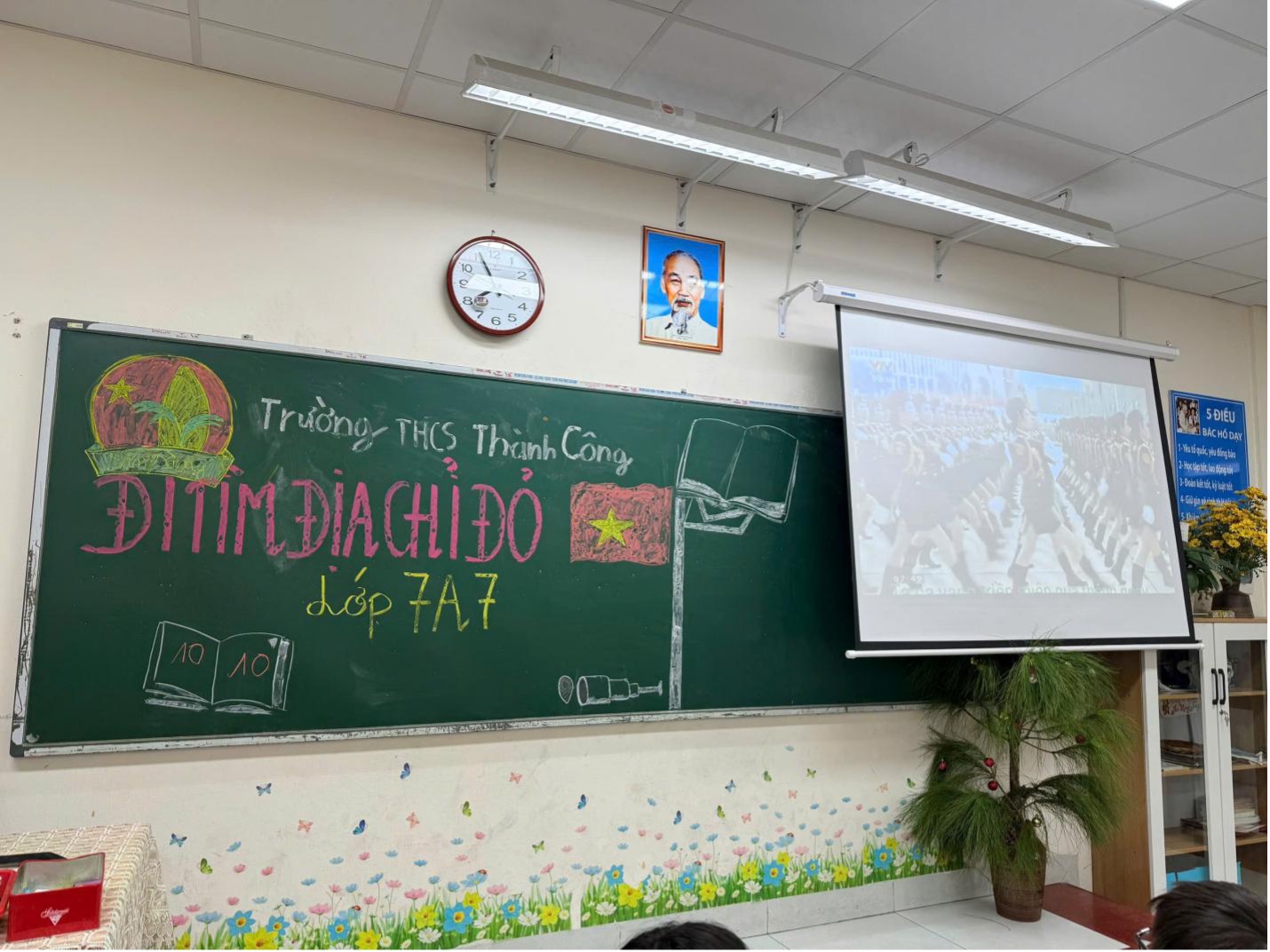 Buổi sinh hoạt lớp 7A7 – Chủ đề “Đi tìm địa chỉ đỏ”