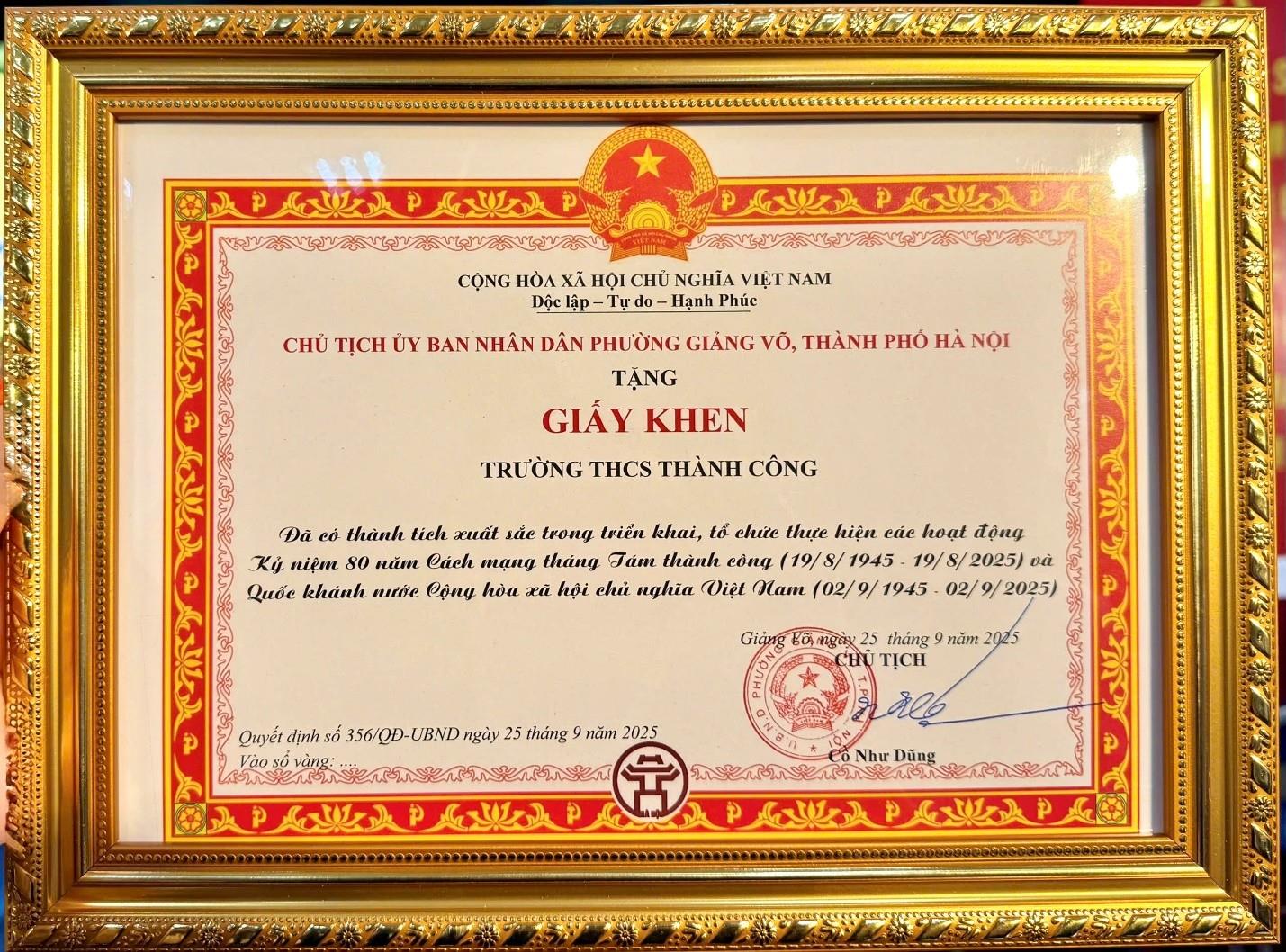 Trường THCS Thành Công vinh dự được tặng giấy khen về thành tích trong các hoạt động kỷ niệm 80 năm Cách mạng tháng Tám và Quốc khánh 2/9