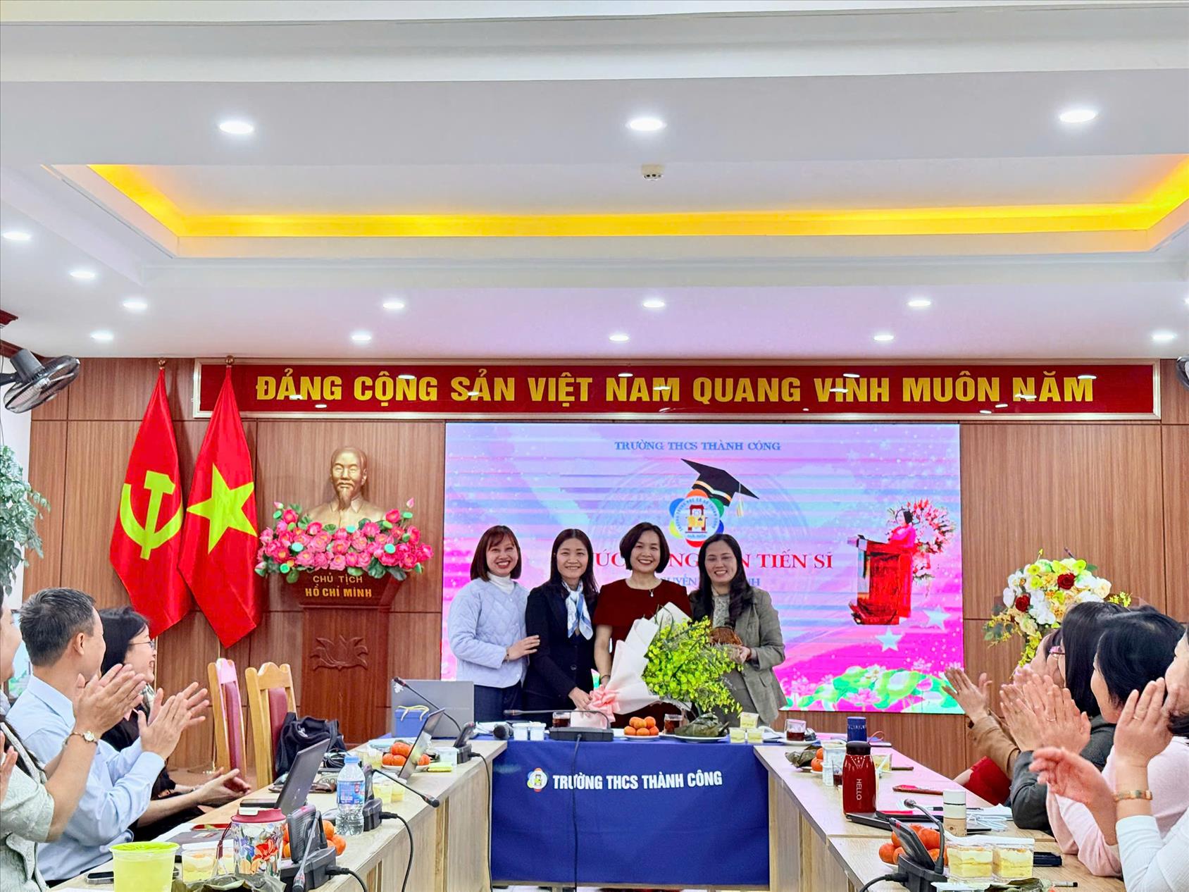 Tập thể trường THCS Thành Công chào năm 2025 – Chào xuân Ất Tỵ  với niềm vui đặc biệt