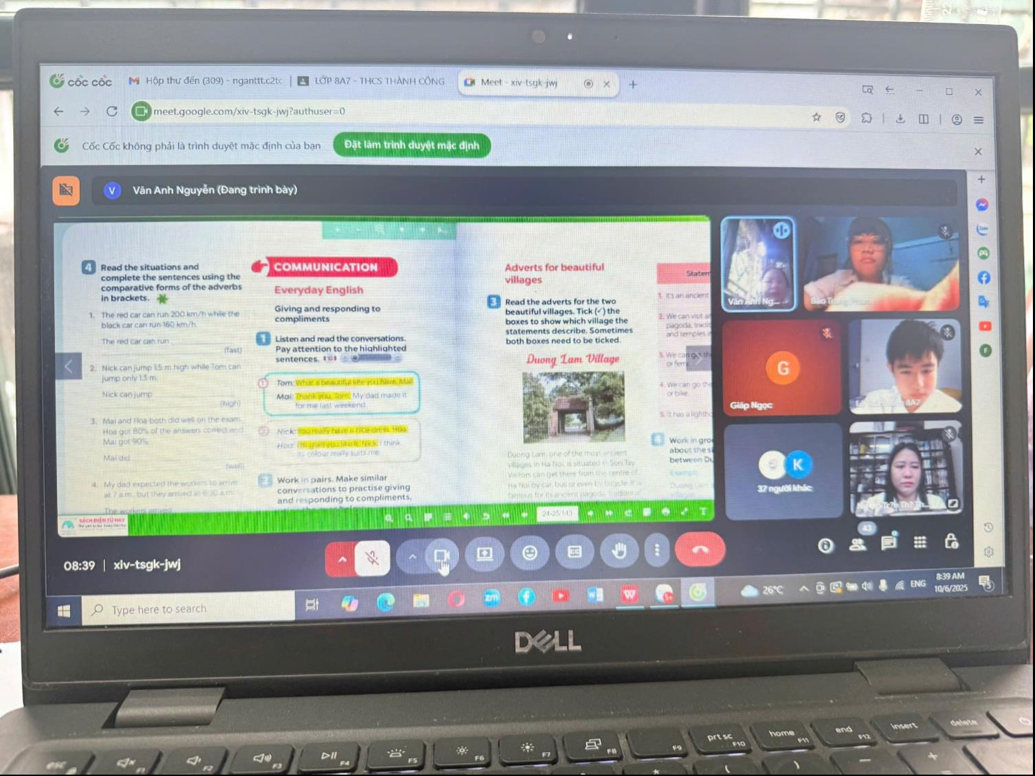 8A7 say mê học tập trong điều kiện mưa bão