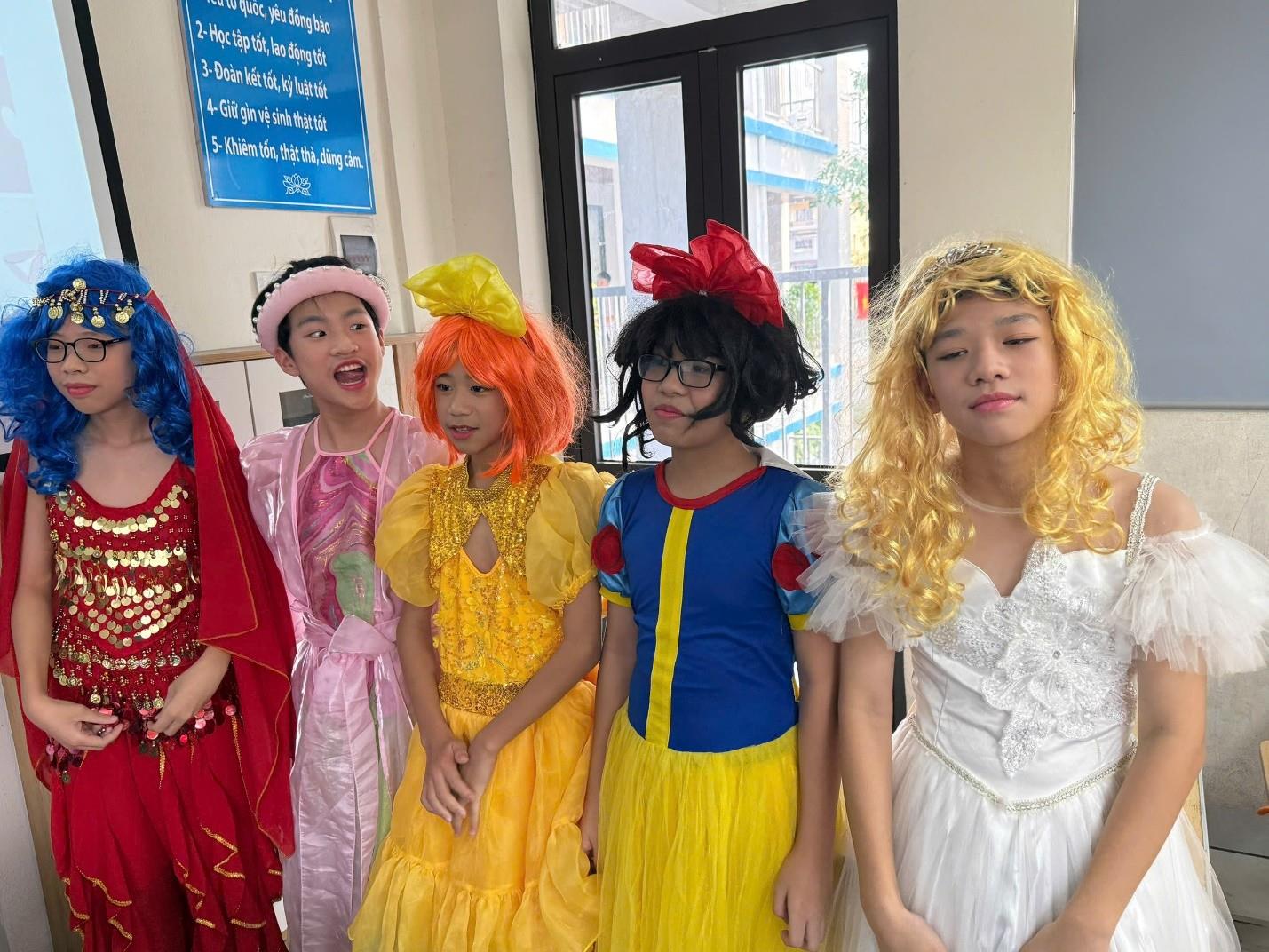 “Khi con trai hóa thân – Mừng 20/10 rộn ràng tại lớp 8A7”