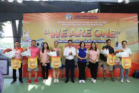 Trường THCS Thành Công tưng bừng khai mạc Ngày hội thể thao gắn kết thầy cô và cha mẹ học sinh “We are one” - Đồng hành bền chặt, gắn kết yêu thương