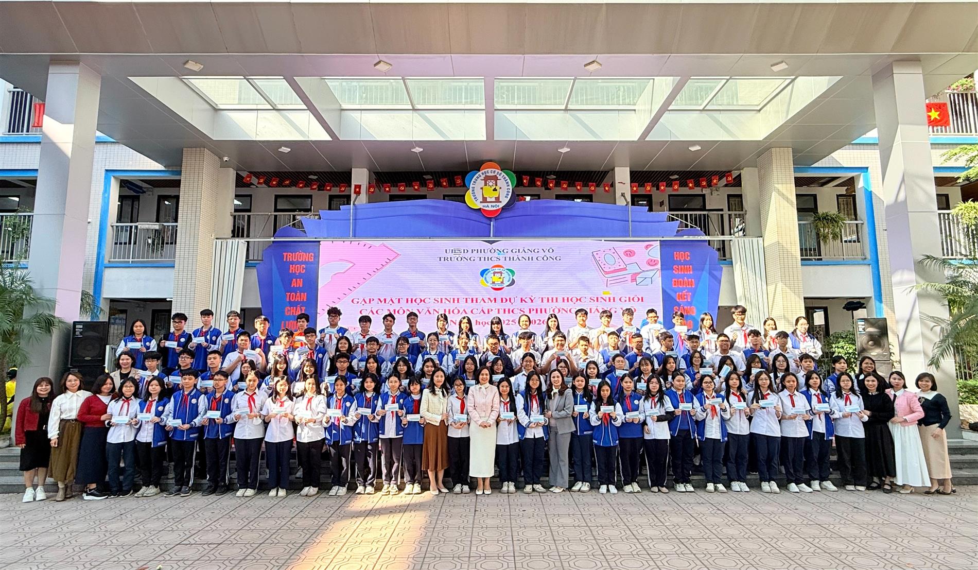 🌟 Vinh danh 7 gương mặt xuất sắc của 8A2 🌟