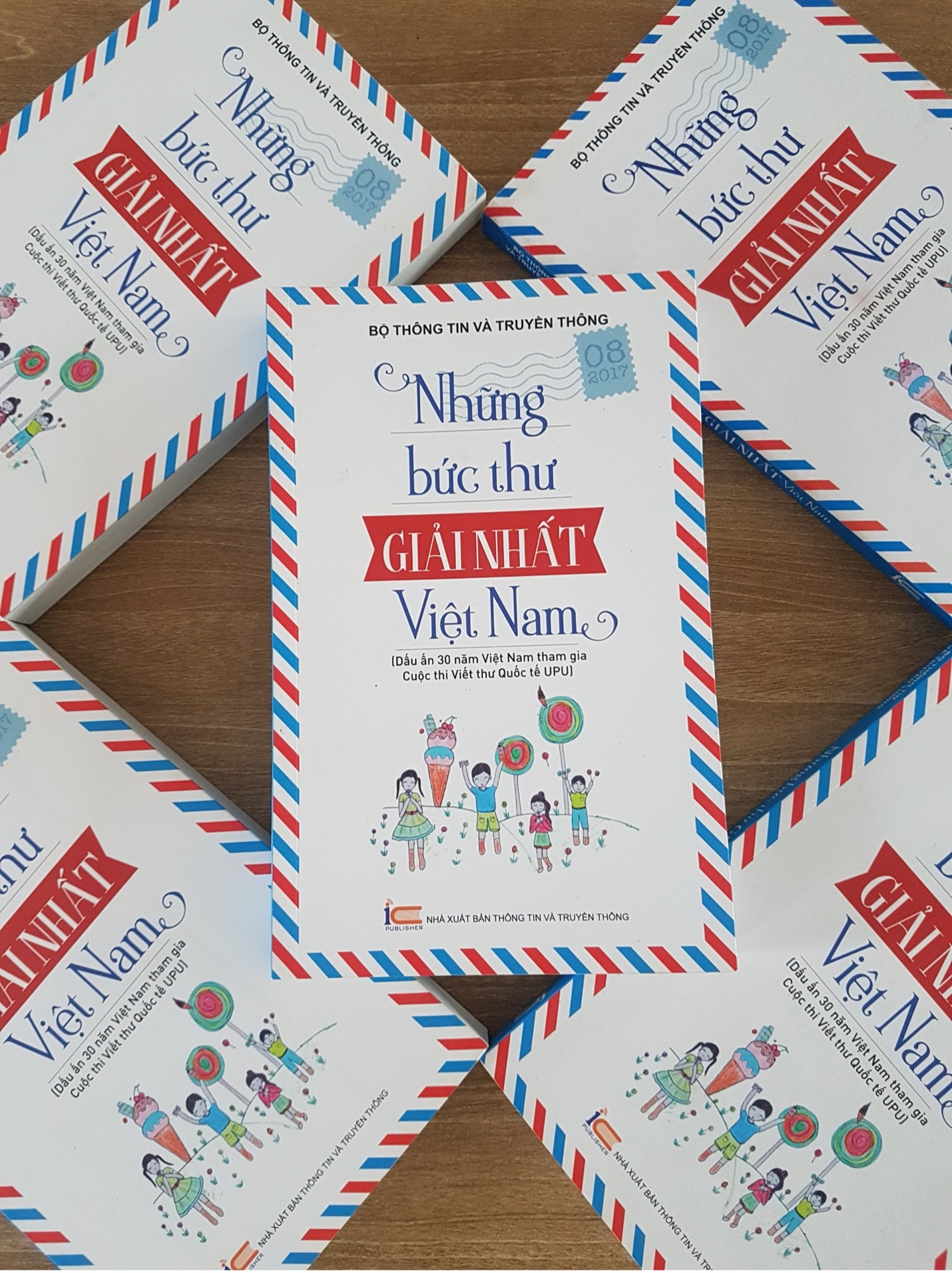 Giới thiệu sách tháng 2: "Những bức thư giải nhất Việt Nam (Dấu ấn 30 năm Việt Nam tham gia Cuộc thi Viết thư quốc tế UPU)"- Những lá thư lay động trái tim
