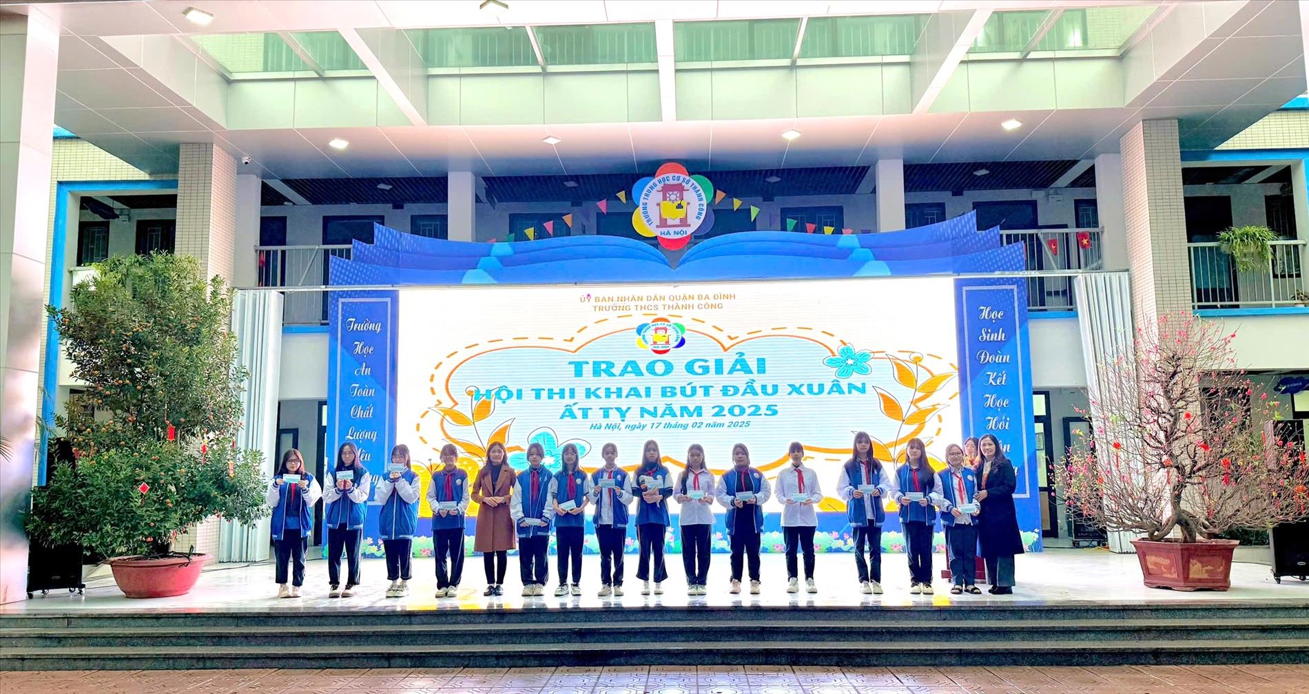 Trao giải Hội thi Khai bút đầu xuân: Khởi đầu mới tràn đầy cảm hứng tại trường THCS Thành Công
