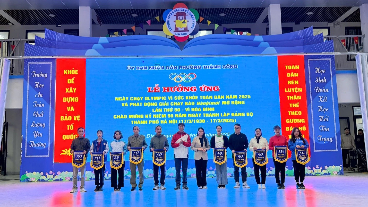 Thầy và trò trường THCS Thành Công hưởng ứng “Ngày chạy Olympic vì sức khỏe toàn dân  năm 2025”