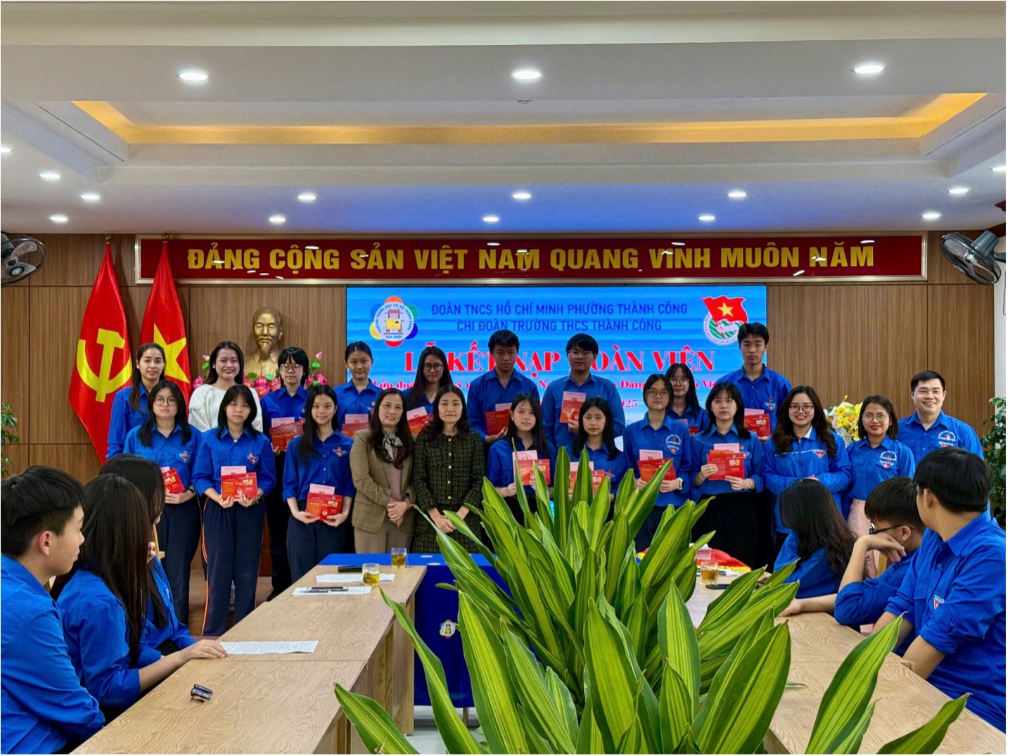 Lễ kết nạp Đoàn đợt 1 của trường THCS Thành Công năm học 2024-2025