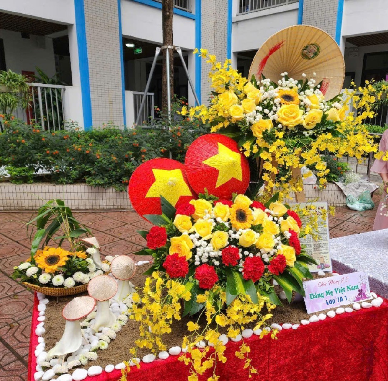 Hội thi cắm hoa 8/3 tại trường THCS Thành Công- Nét đẹp nghệ thuật và giá trị nhân văn, giàu cảm xúc