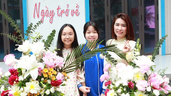 “Vòng tay yêu thương” - lẵng hoa tri ân dành cho một nửa thế giới