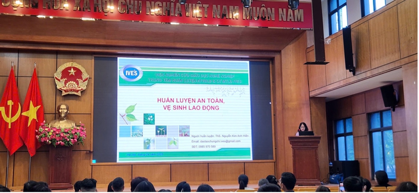 Công đoàn trường THCS Thành Công tham gia Lớp huấn luyện An toàn vệ sinh lao động do Liên đoàn Lao động quận Ba Đình tổ chức
