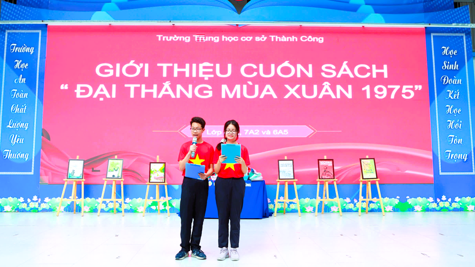 Văn hóa đọc thắp lửa yêu nước: Học sinh trường THCS Thành Công giới thiệu sách “Đại thắng mùa xuân 1975”