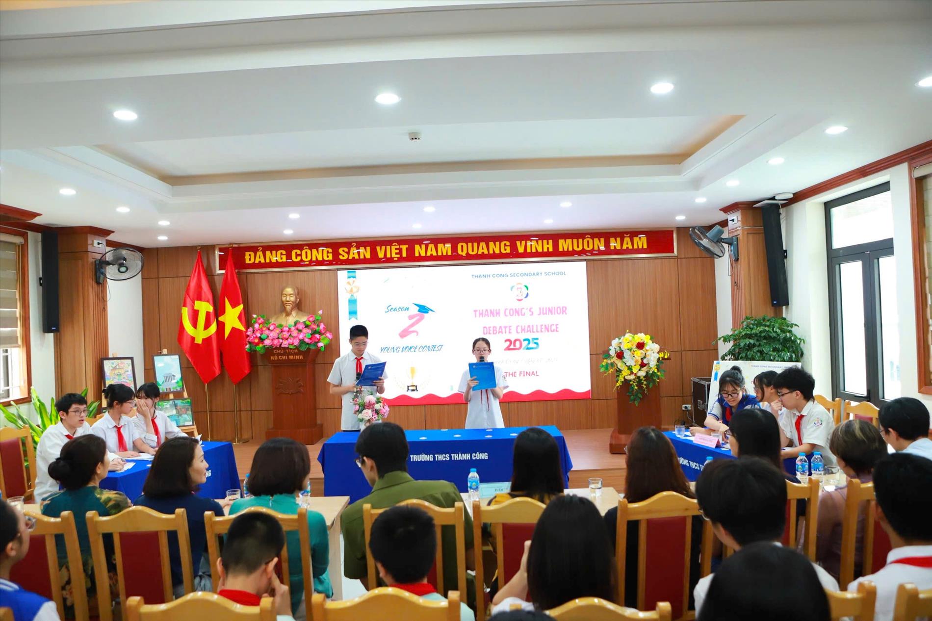 Chung kết tranh biện: Màn so tài nghẹt thở giữa hai “tiếng nói trẻ” tài năng
