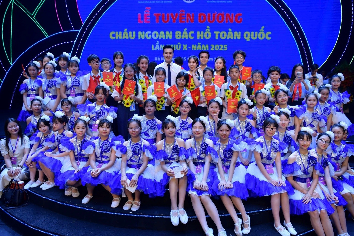 Học sinh trường THSC Thành Công (Ba Đình, Hà Nội) vinh dự đại diện cho học sinh thủ đô tham gia biểu diễn tại Lễ tuyên dương Cháu ngoan Bác Hồ toàn quốc lần thứ X năm 2025