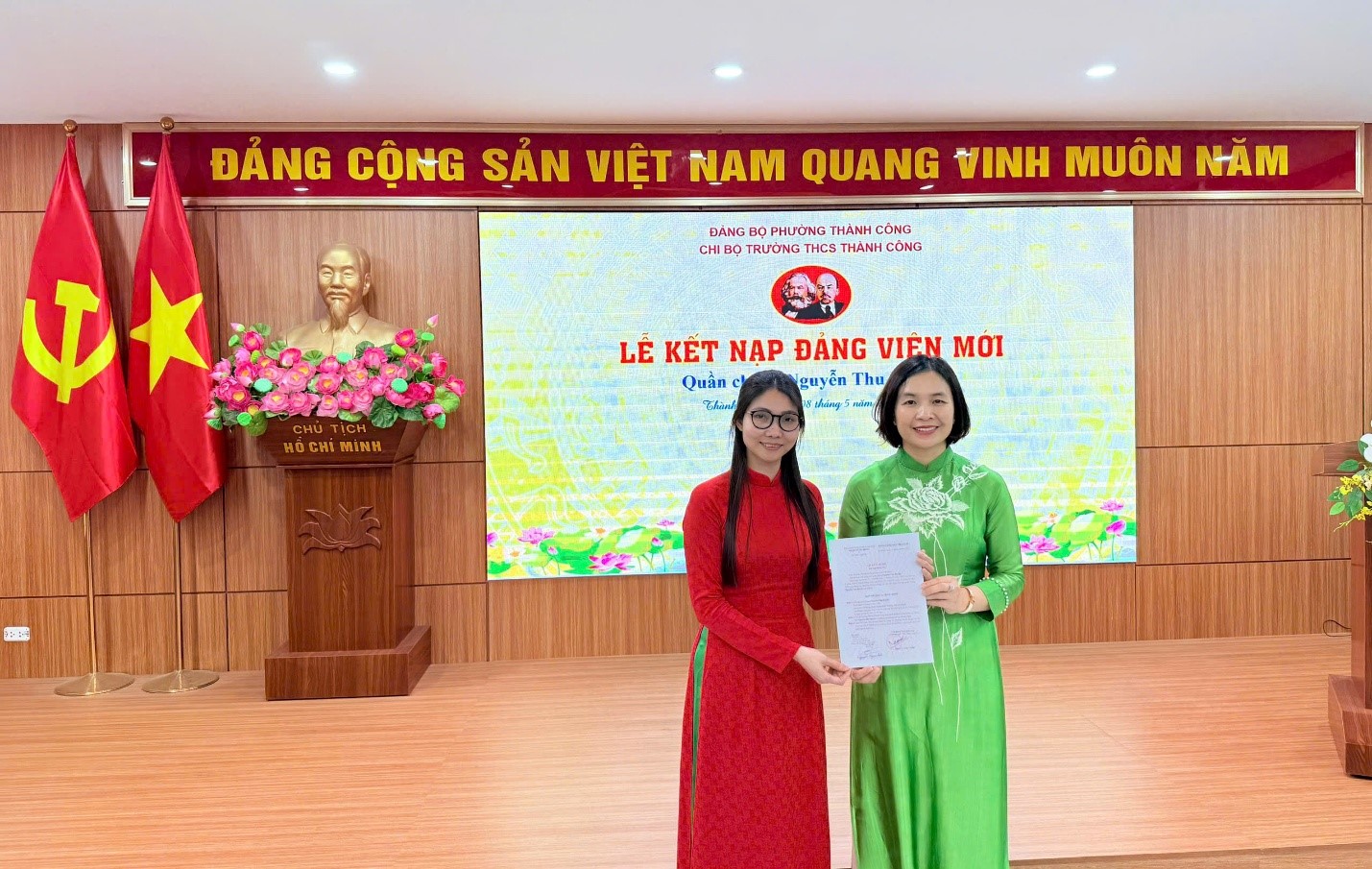 Trường THCS Thành Công trang trọng tổ chức Lễ Kết nạp Đảng viên mới và Công nhận Đảng viên chính thức