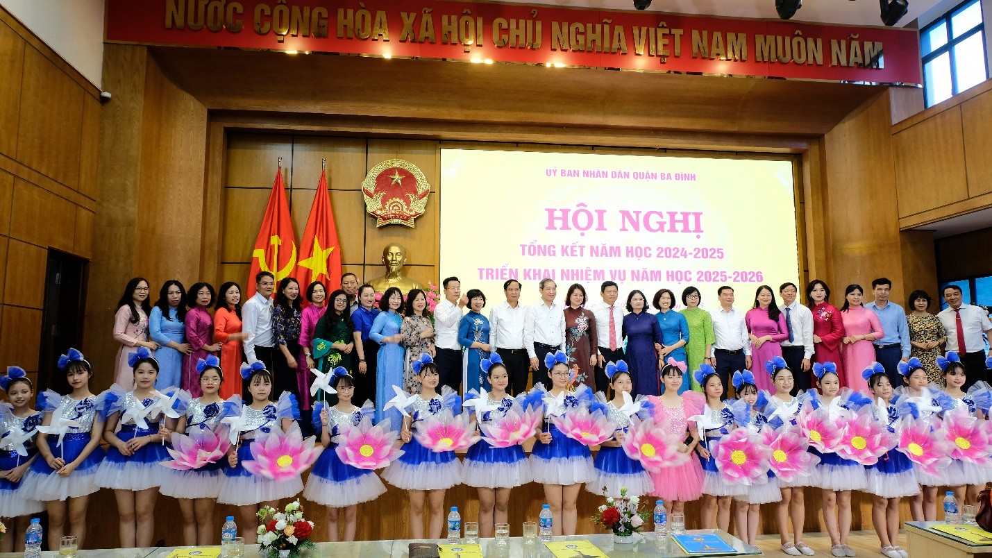 Trường THCS Thành Công (Ba Đình, Hà Nội) tỏa sáng từ sân khấu đến bảng vàng
