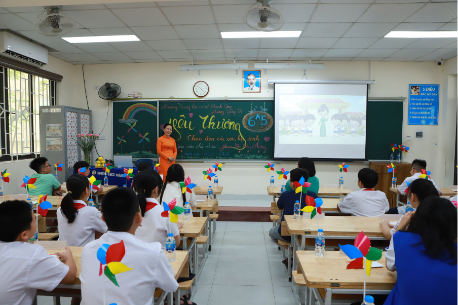 Mùa thu theo em đến trường