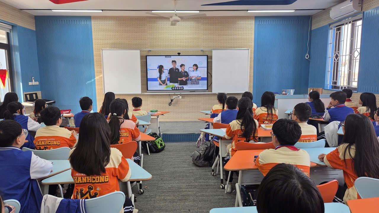 Lớp 6A khám phá khoa học qua điện ảnh tại Liên hoan phim khoa học 2025