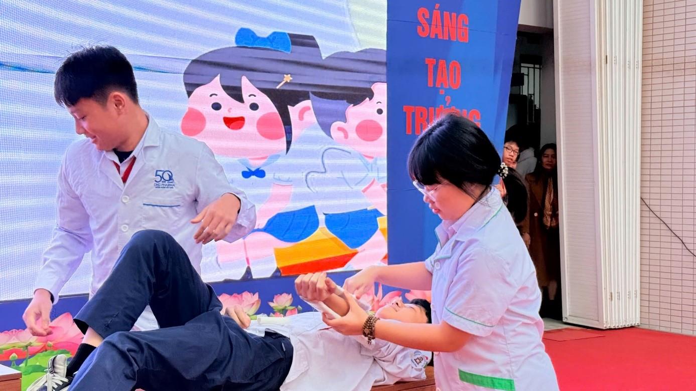 An toàn bắt đầu từ nhận thức - Sinh hoạt dưới cờ với chủ đề  phòng, chống tai nạn thương tích