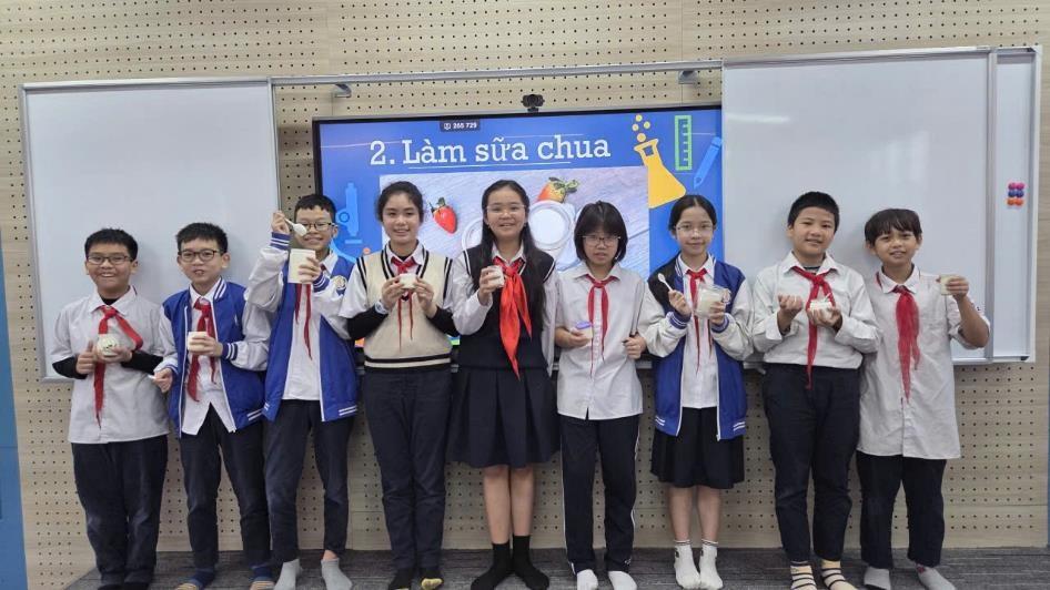Tiết thực hành làm sữa chua – Trải nghiệm học tập thú vị của học sinh lớp 6A