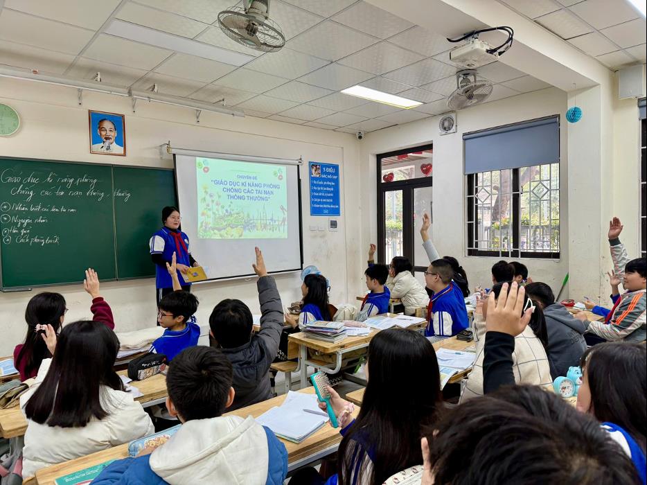 Lớp 7A6 tích cực phòng chống tai nạn thương tích trong trường học