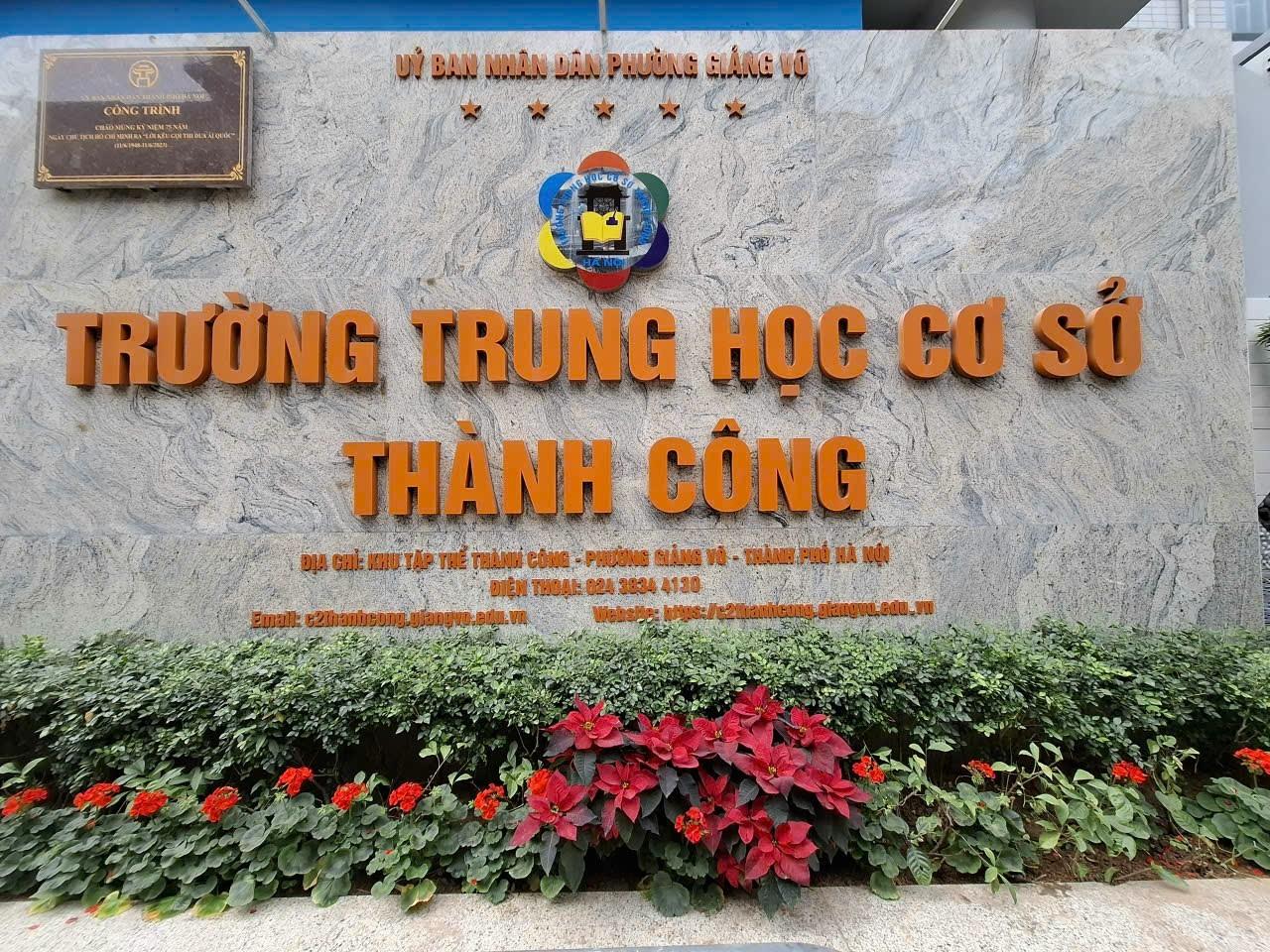 Hoa xuân bừng sắc sân trường