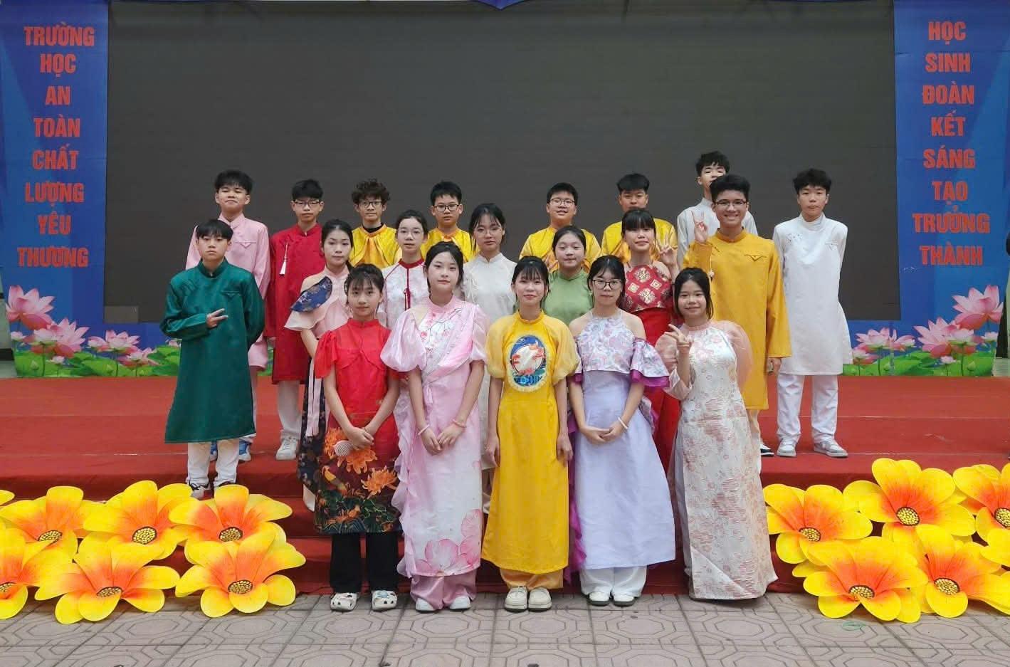 8A10 mang sắc xuân lên sân khấu Gala 2026