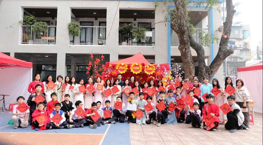 Khi 7A4 cùng nhau viết nên mùa xuân rực rỡ!