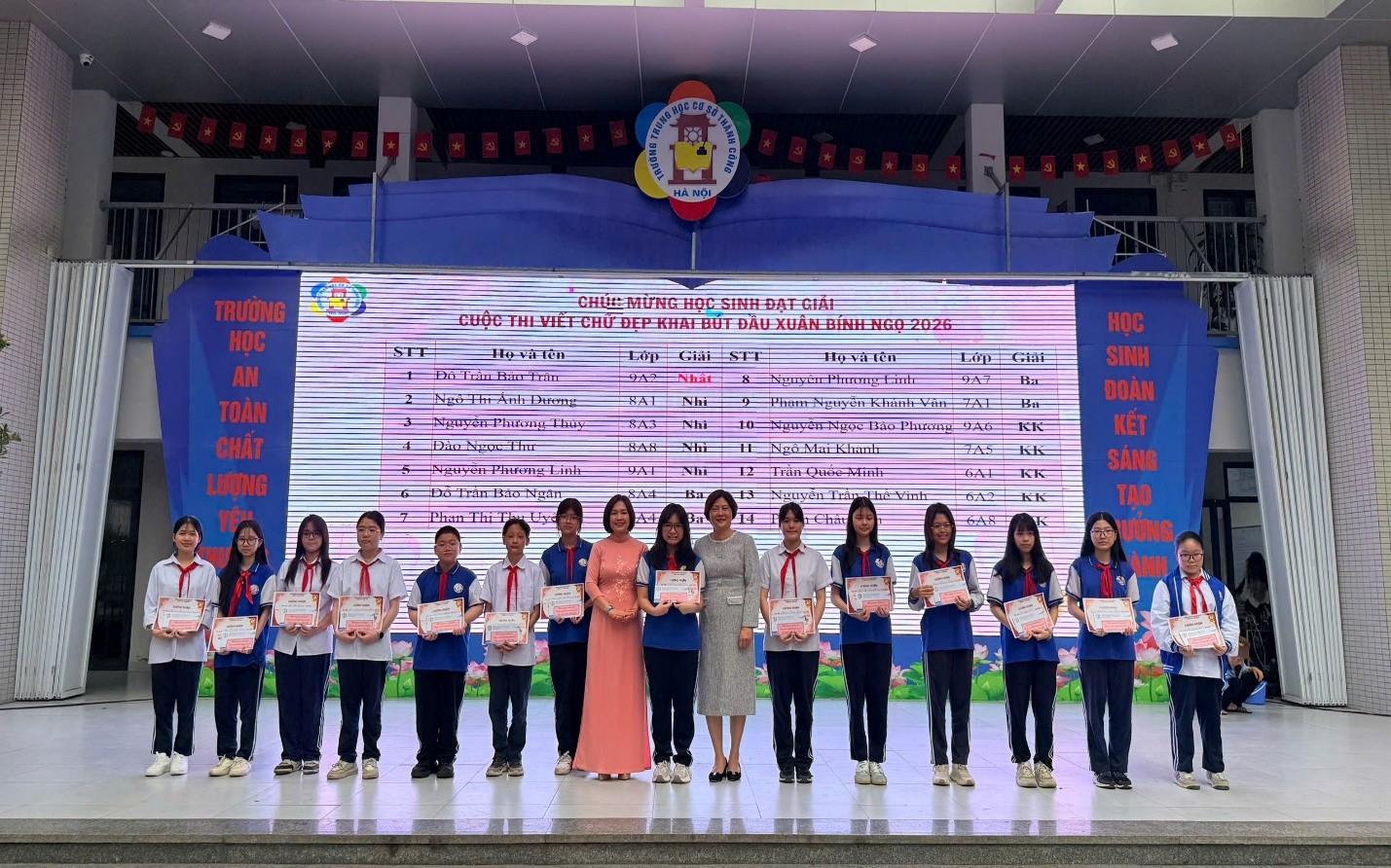 Trường THCS Thành Công trao thưởng “Khai bút đầu xuân Bính Ngọ” – Luyện nét chữ, rèn nết người