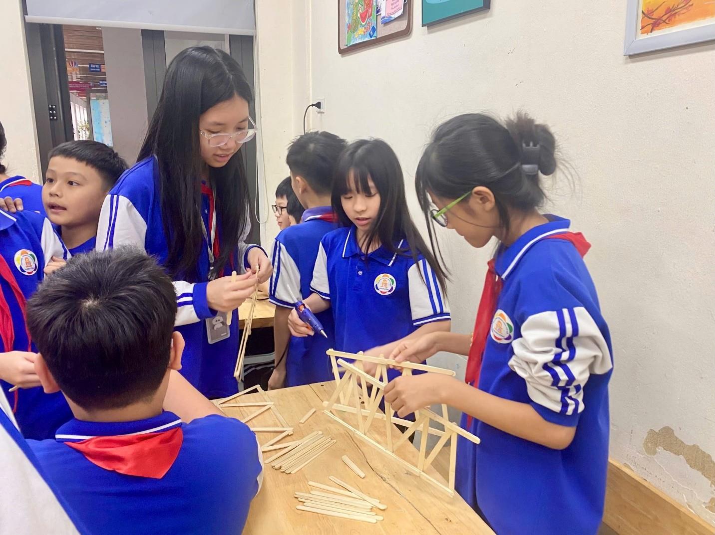 Khi kỹ sư nhí lớp 6A4 chinh phục thử thách Stem: Những chiếc cầu từ que kem