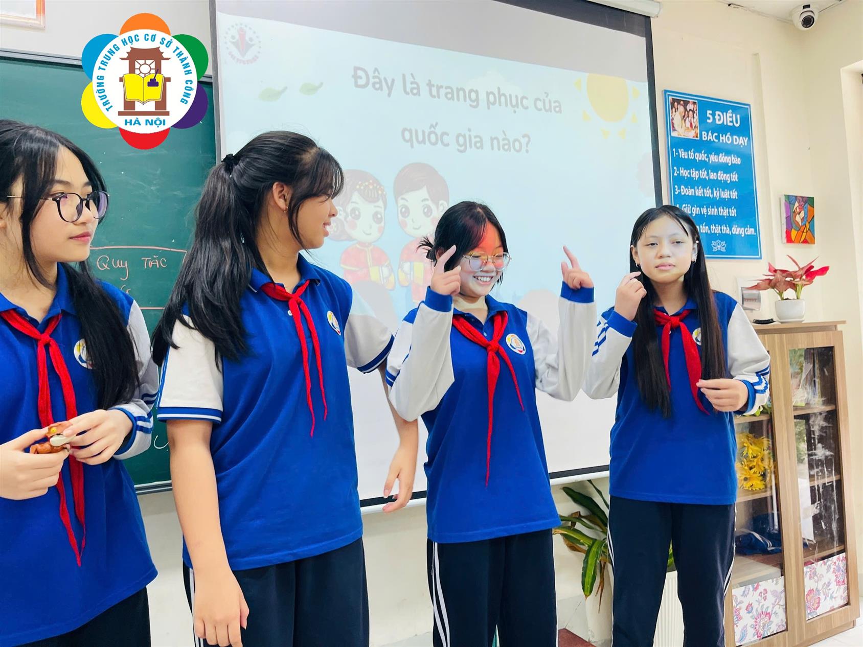 Lan toả ý thức ứng xử văn minh nơi công cộng qua tiết kĩ năng sống của lớp 7A7