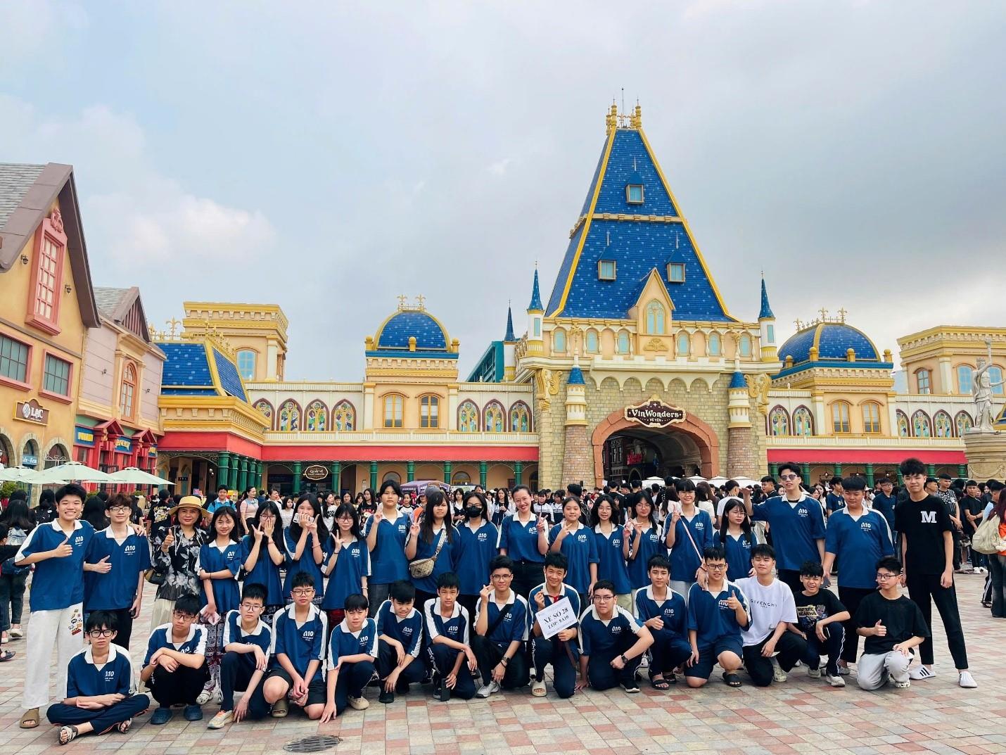 Trải nghiệm Vinwonders – Một “ngày học mở” đầy màu sắc của 8A10