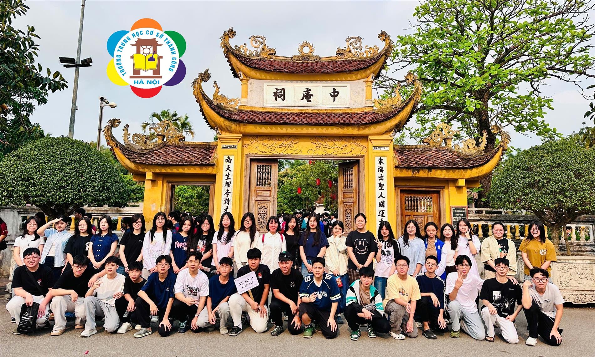 Tập thể lớp 9A3 trường THCS Thành Công và những nén tâm nhang gửi bậc tiền nhân