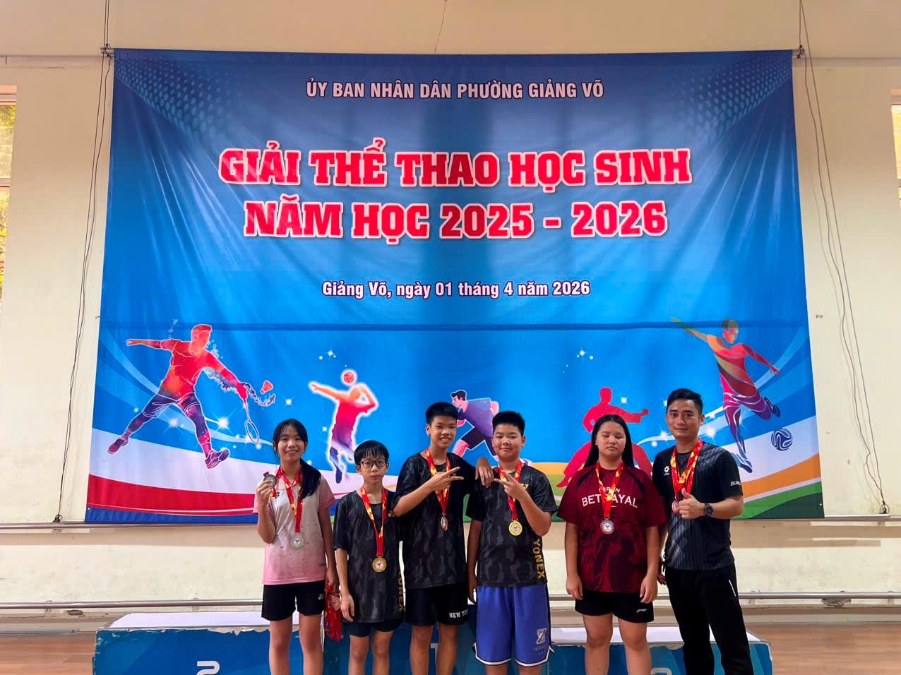 Đội tuyển cầu lông trường THCS Thành Công toả sáng tại giải thể thao học sinh phổ thông phường Giảng Võ