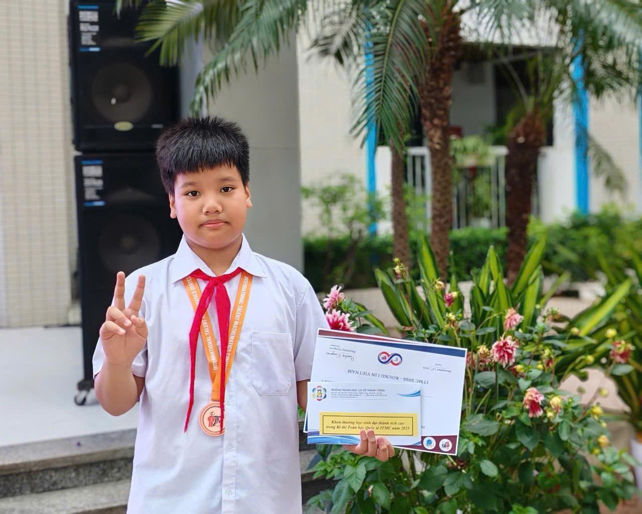 Đặng Nhật Minh (lớp 6A) tỏa sáng với ba tấm huy chương quốc tế