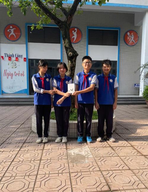 "Có hai con mèo ngồi bên cửa sổ" - Sự giao thoa kỳ diệu giữa thơ ca và tình bạn.