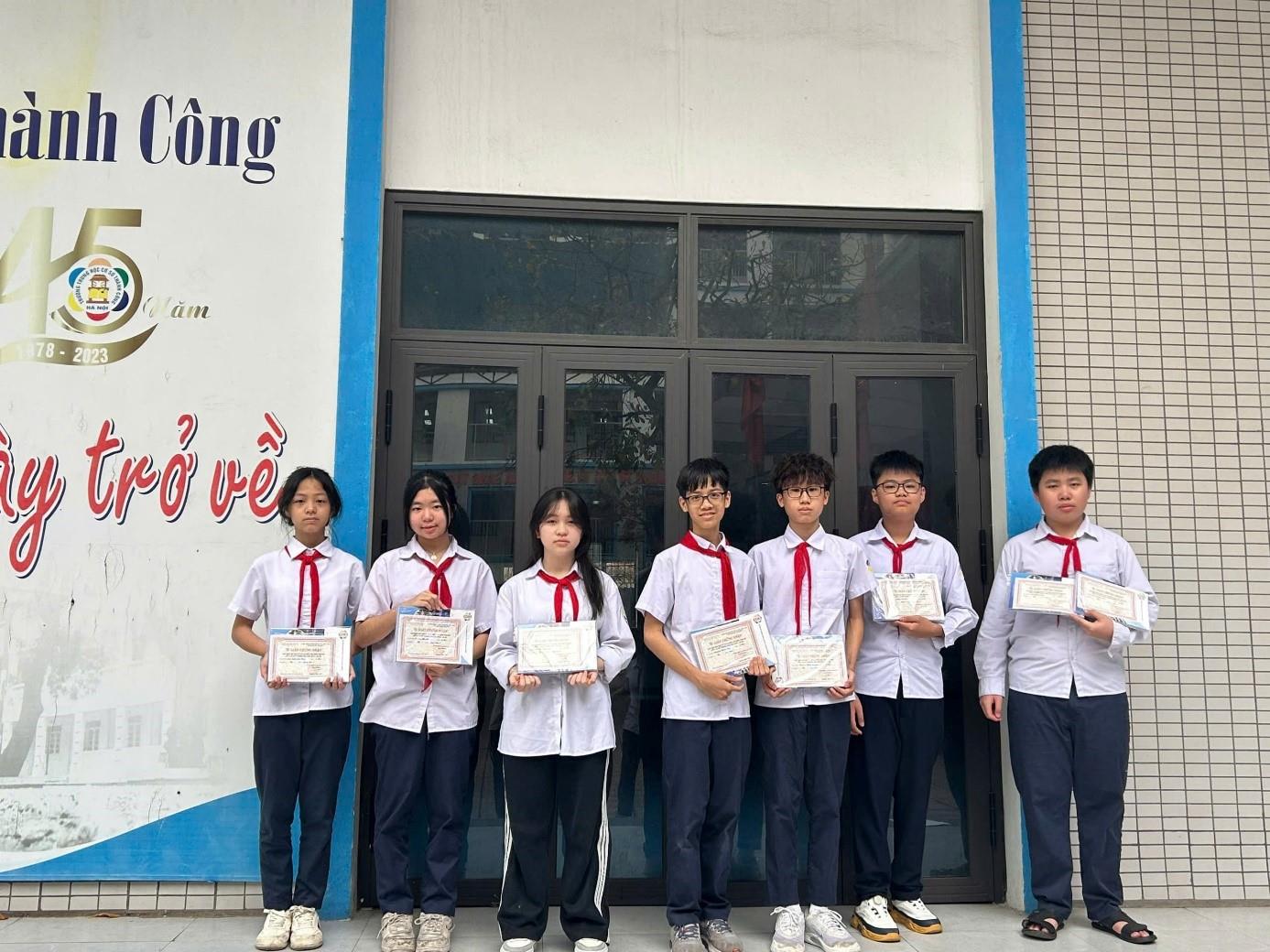 Vinh danh những “ Ngôi sao sáng” lớp 7A2  - Bảng vàng thành tích tuần 33