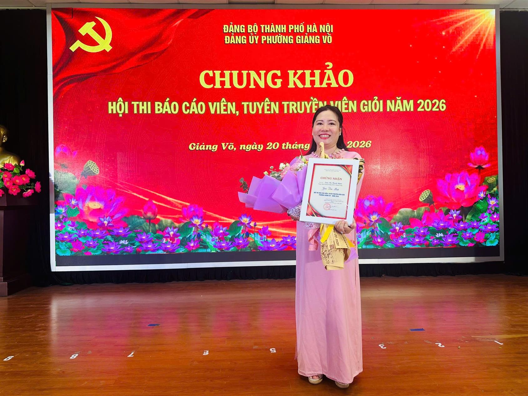 Xuất sắc giành giải Đặc biệt, cô giáo Trần Thị Thanh Ngân tỏa sáng tại Hội thi Báo cáo viên, Tuyên truyền viên giỏi phường Giảng Võ năm 2026
