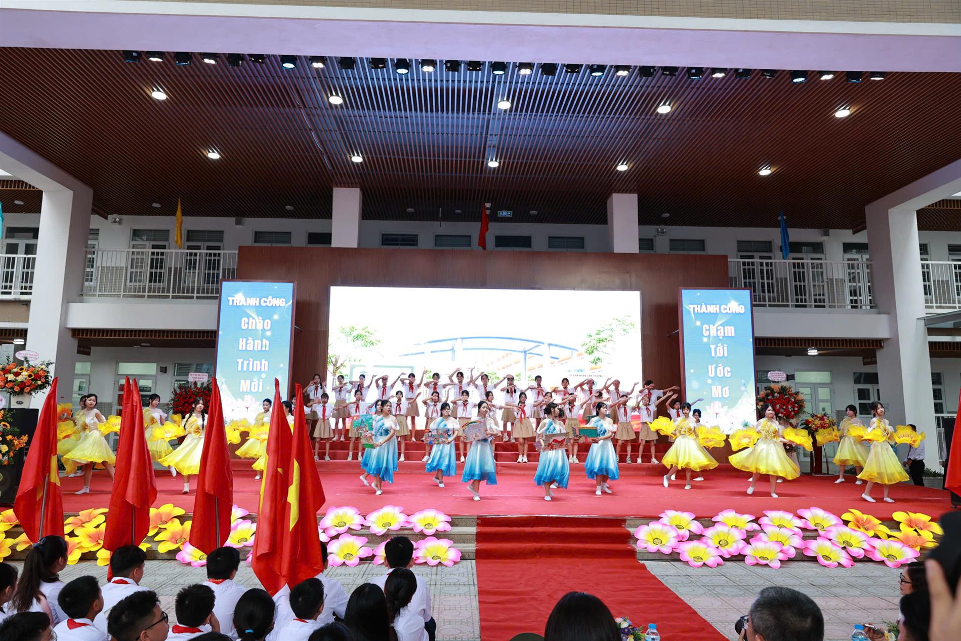 Khai giảng cuối cấp  dưới mái trường chung