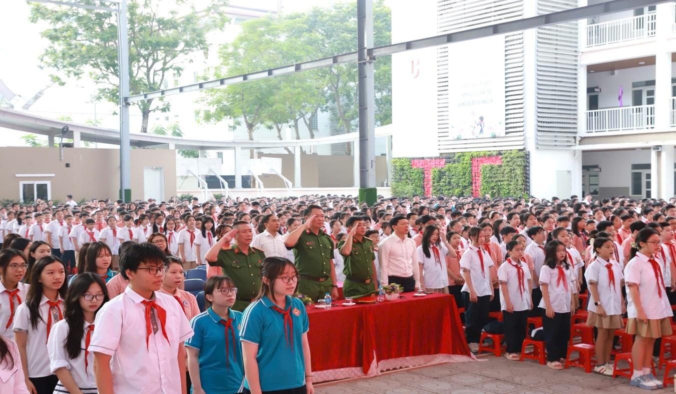 Sinh hoạt dưới cờ với nét đẹp văn hóa giao thông